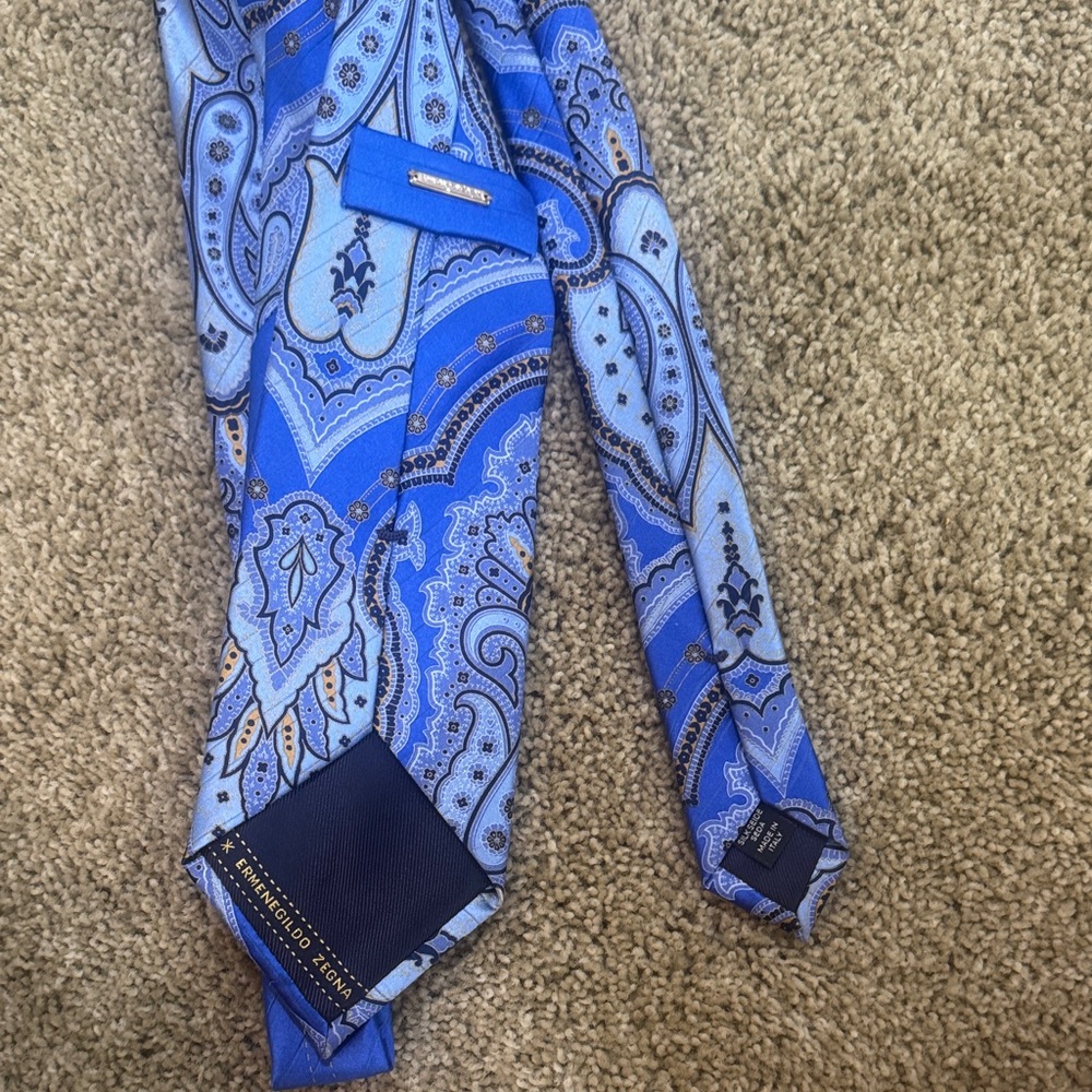 Ermenegildo Zegna Blue Paisley Silk Tie with Gold Accents - Picture 2 of 2
